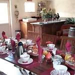 Chambres Du Marais Bed & Breakfast