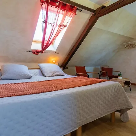 Du Marais Bed & Breakfast Tilques