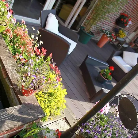 Du Marais Bed & Breakfast Tilques