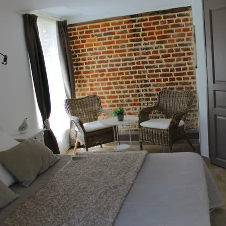 Du Marais Bed & Breakfast